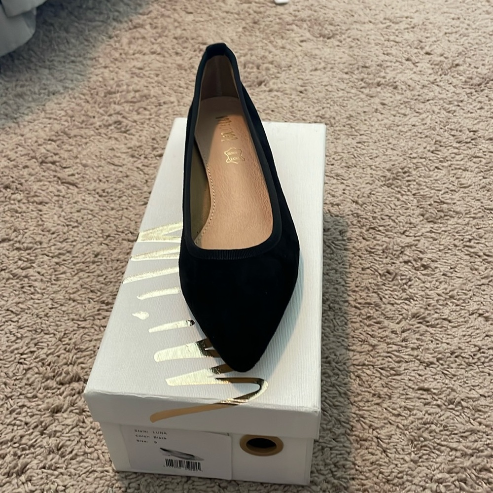 New in Box black Mi.iM size 9